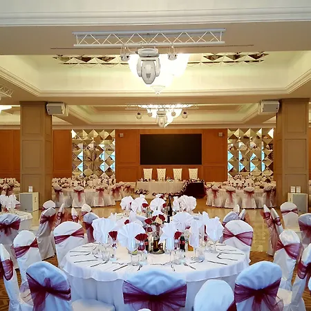 酒店 格拉瓦塔斯基汉旅馆 3*