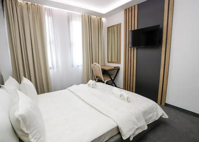 格拉瓦塔斯基汉旅馆 酒店 3*