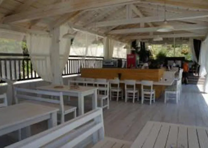 格拉瓦塔斯基汉旅馆 酒店 3*