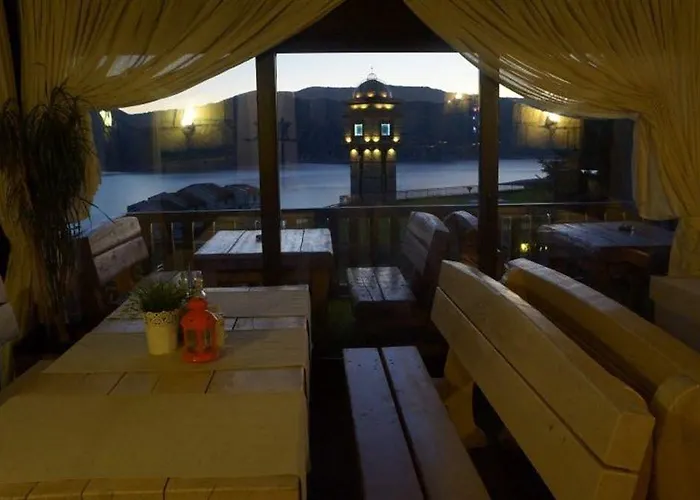 格拉瓦塔斯基汉旅馆 酒店 3*