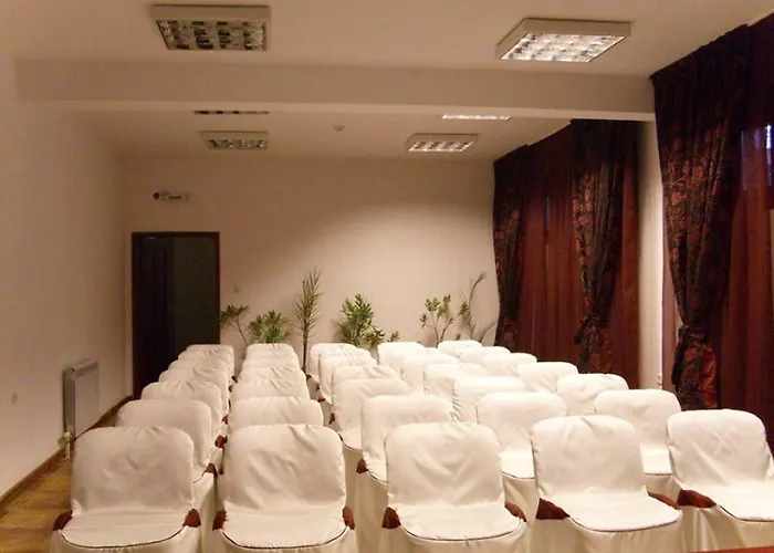 格拉瓦塔斯基汉旅馆 3*