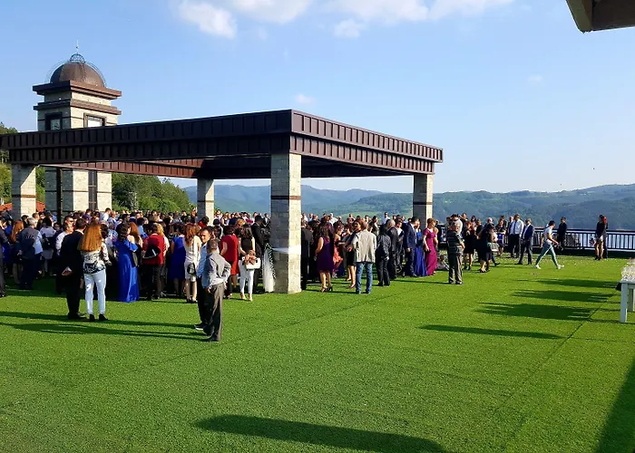 格拉瓦塔斯基汉旅馆 酒店 3*